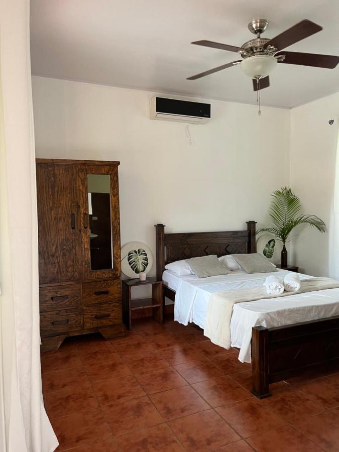 La Jungla Bed and Breakfast Puerto Carrillo Exteriör bild