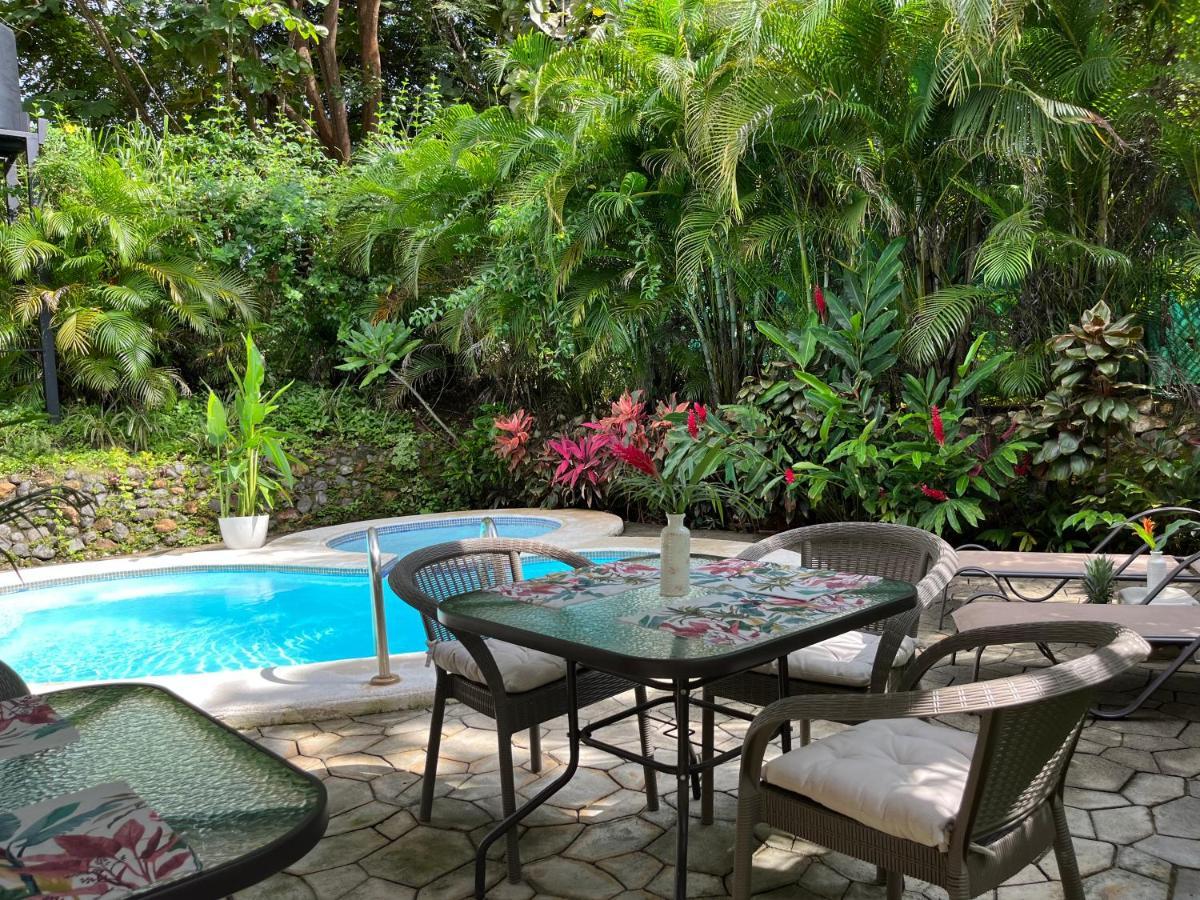 La Jungla Bed and Breakfast Puerto Carrillo Exteriör bild